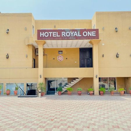 Hotel Royal One Multan Eksteriør billede