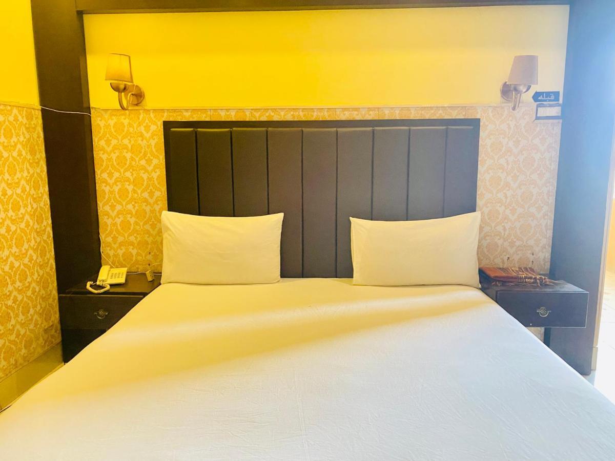 Hotel Royal One Multan Eksteriør billede