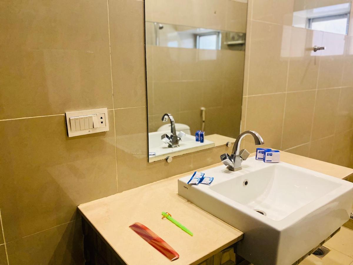 Hotel Royal One Multan Eksteriør billede