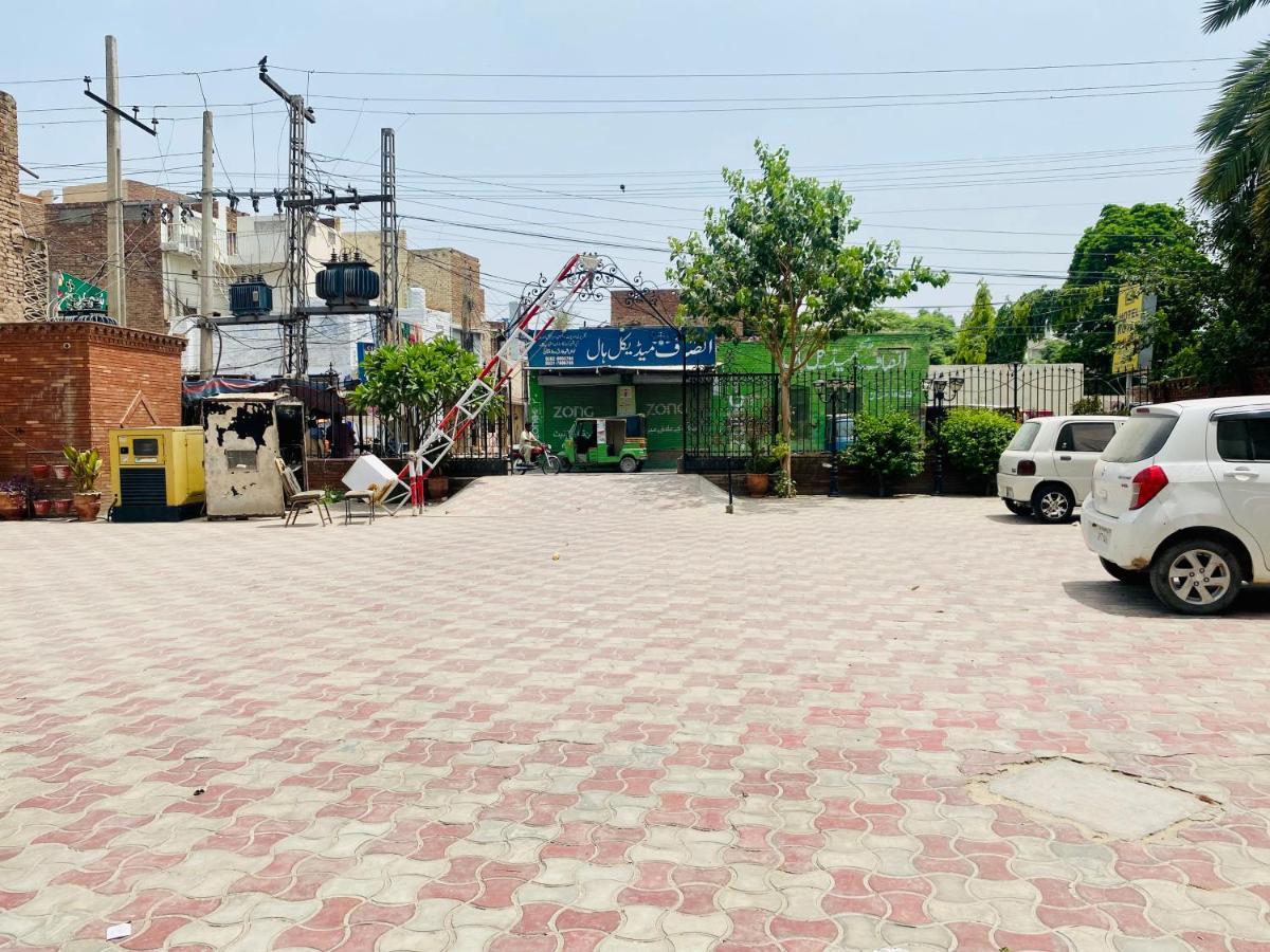 Hotel Royal One Multan Eksteriør billede