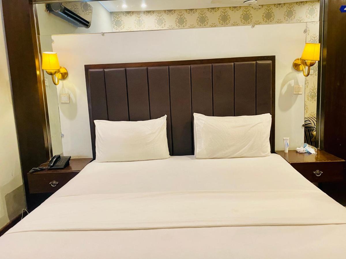 Hotel Royal One Multan Eksteriør billede