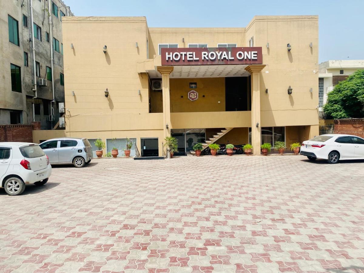Hotel Royal One Multan Eksteriør billede