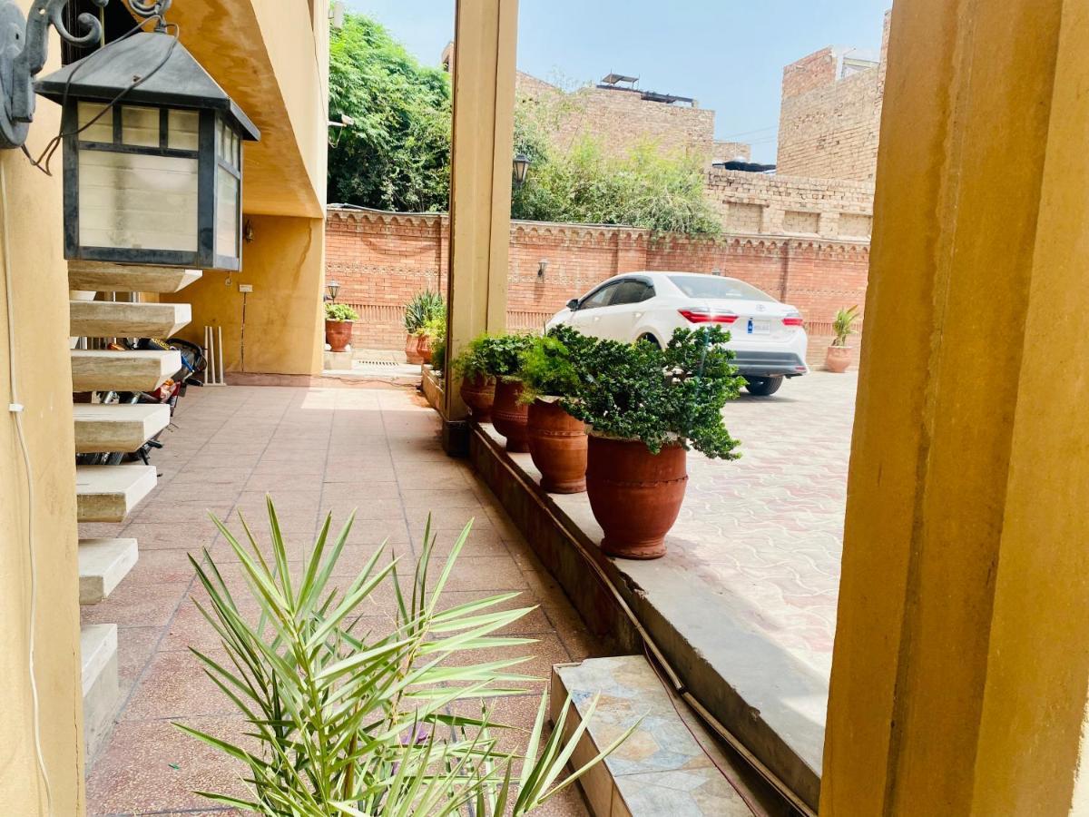 Hotel Royal One Multan Eksteriør billede