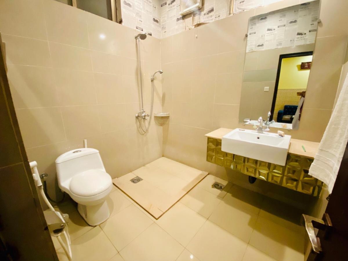Hotel Royal One Multan Eksteriør billede