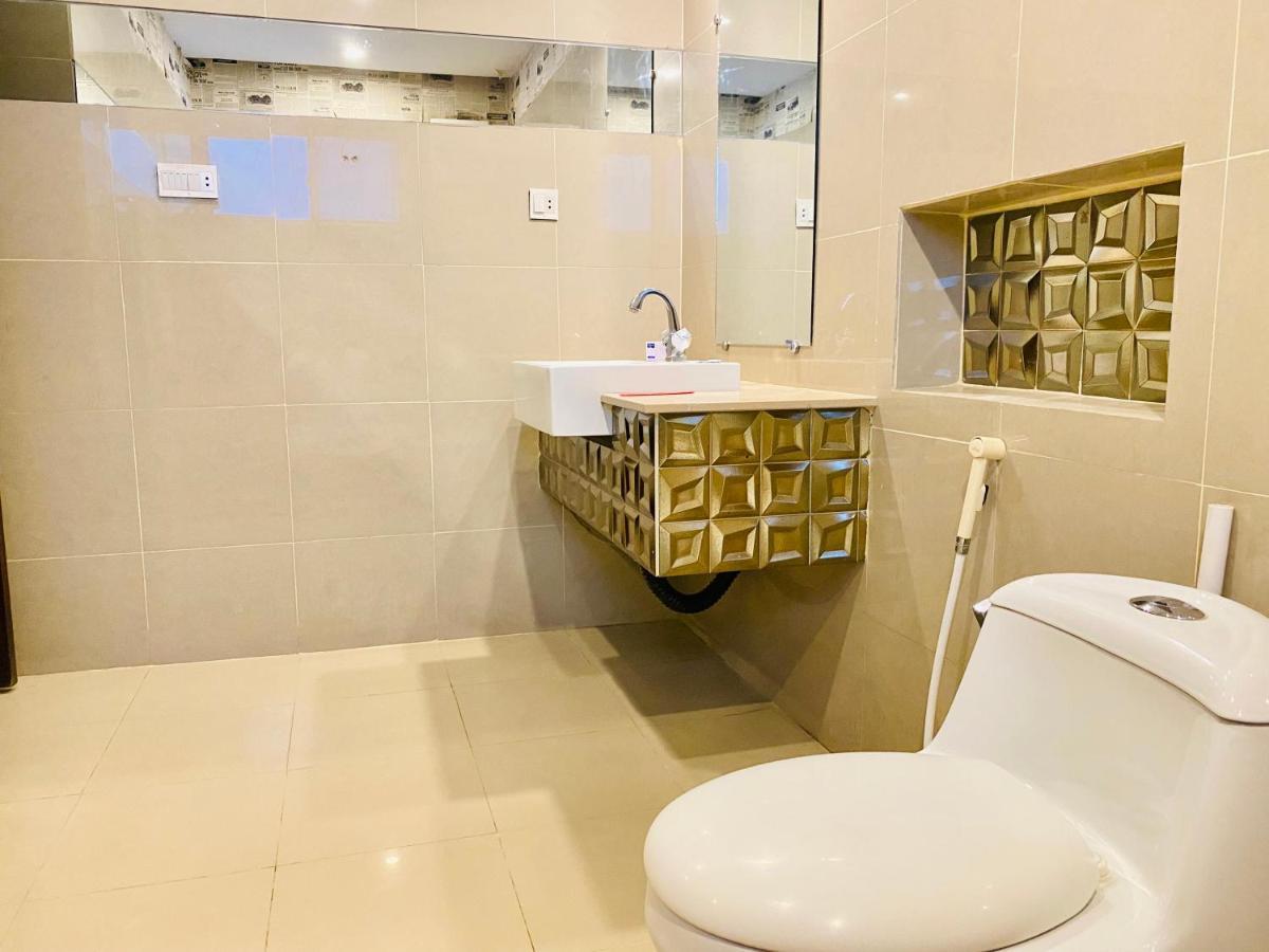 Hotel Royal One Multan Eksteriør billede